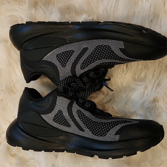 Lululemon Beyondfeel Waterproof Running Shoe In Black/White Size US 7 New No Tag - Picture 15 of 17